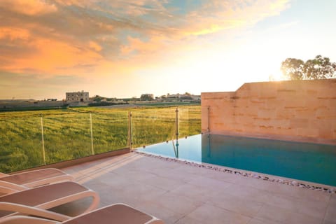 Inni Holiday Home with Infinity Pool House in Malta