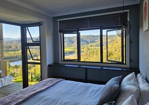 View (from property/room), Bedroom, Mountain view, River view