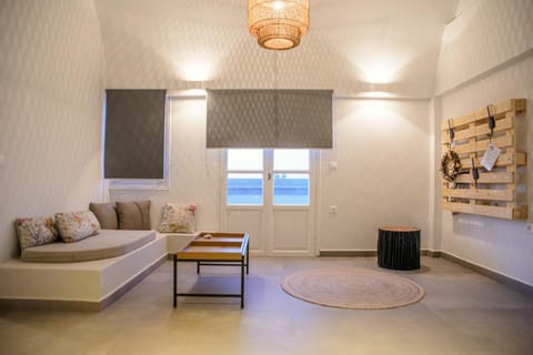 Central Hostel Oia Hostel in Oia