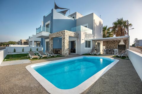 Property building, Swimming pool, Swimming pool