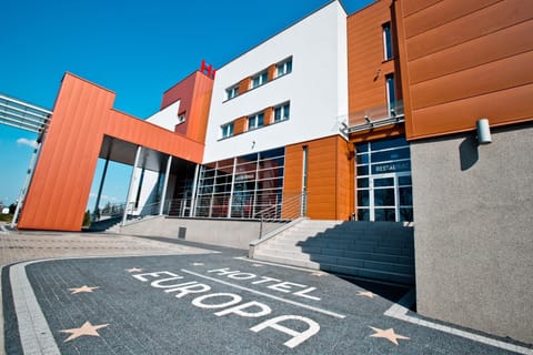 Facade/entrance