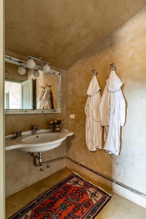 Le Ragnaie Farm Stay in Tuscany