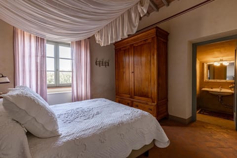 Le Ragnaie Farm Stay in Tuscany