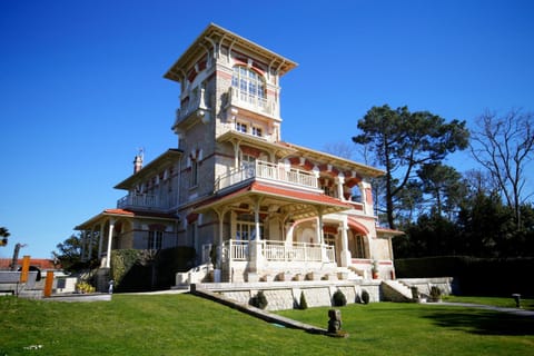 Property building, Day