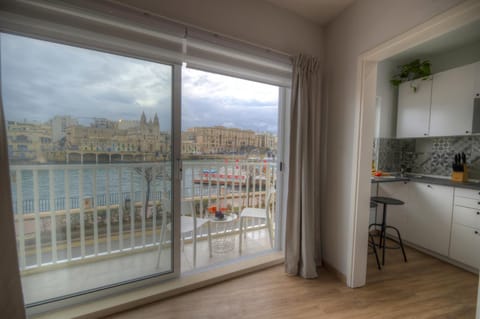 First floor studio apartment seconds from Balluta Bay IPAP1-1 Apartment in Sliema