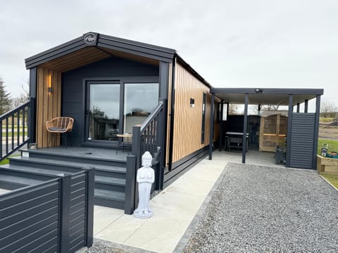 Property building, Sauna, Parking