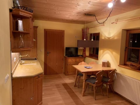 Kitchen or kitchenette, Photo of the whole room, Seating area, Dining area