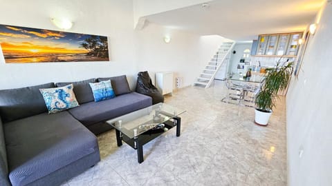 Kitchen or kitchenette, Living room, Dining area