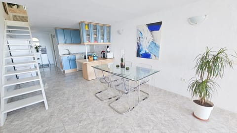 Dúplex con vistas al mar,cerca de playa y puerto Apartment in Costa del Sol