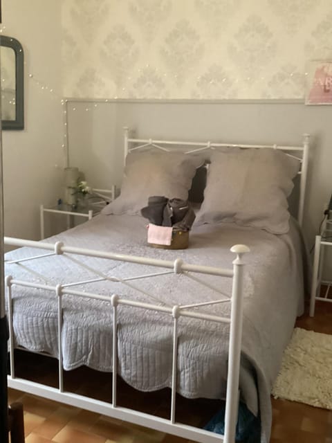 Property building, Bed, Photo of the whole room, Bedroom