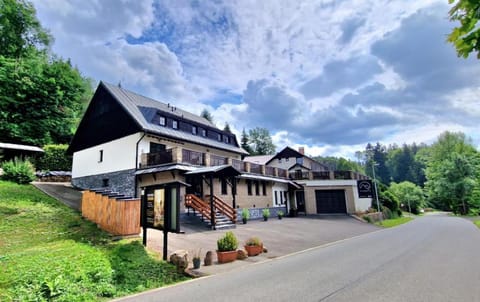 Property building, Natural landscape, Parking