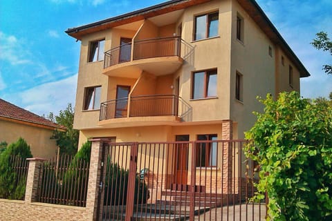 Property building, Facade/entrance, Summer