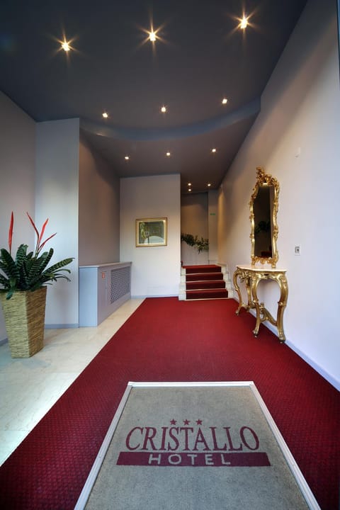 Facade/entrance, Area and facilities