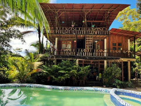 Property building, Garden, Swimming pool