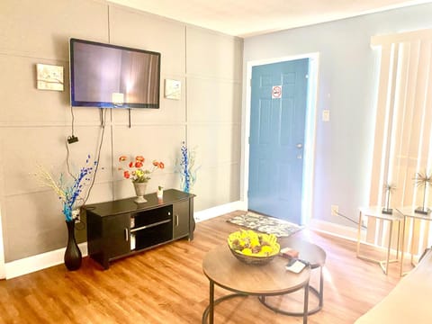 Near Rhodes College, FedEx Forum, Regional One, UTHS-Renansant-MingleHall Apartment in Memphis