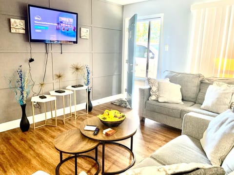 Near Rhodes College, FedEx Forum, Regional One, UTHS-Renansant-MingleHall Apartment in Memphis