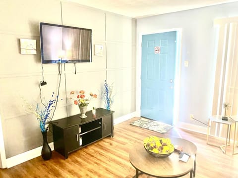 Near Rhodes College, FedEx Forum, Regional One, UTHS-Renansant-MingleHall Apartment in Memphis