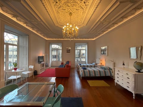 Bed, TV and multimedia, Living room
