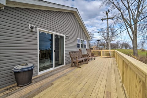 Lakefront Home with Deck, Fishing Dock and Canoe! House in Oneida Lake
