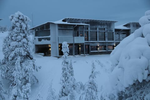 Facade/entrance, Bird's eye view