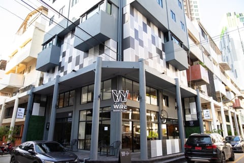 Property building, Facade/entrance, Property logo or sign, Neighbourhood