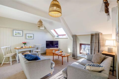 TV and multimedia, Living room, Photo of the whole room, Seating area, Dining area