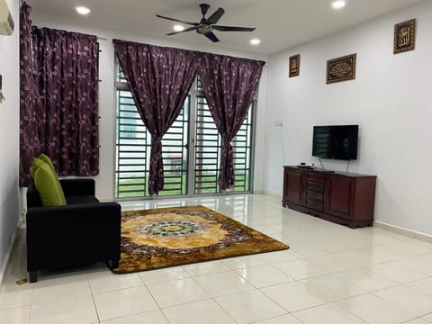 Communal lounge/ TV room, TV and multimedia, Living room