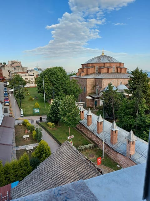 Nearby landmark, Neighbourhood, City view, Street view
