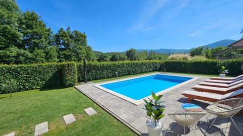 Patio, Day, Natural landscape, Garden, Garden view, Mountain view, Pool view, Swimming pool, sunbed