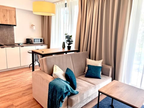 Kitchen or kitchenette, Living room, Seating area, Dining area, minibar, pet friendly, stove