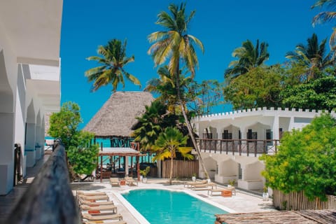 Property building, Patio, Day, Garden, Garden view, Pool view, Swimming pool, sunbed