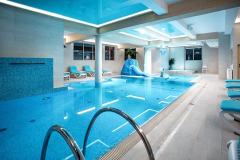 Pool view, Swimming pool, sunbed, sunbed
