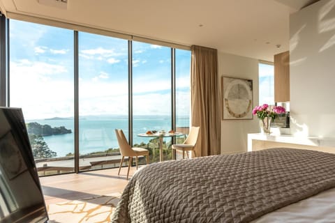 Bed, TV and multimedia, View (from property/room), Bedroom, Sea view, hair dresser