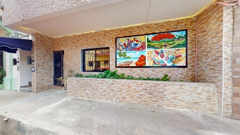 Facade/entrance