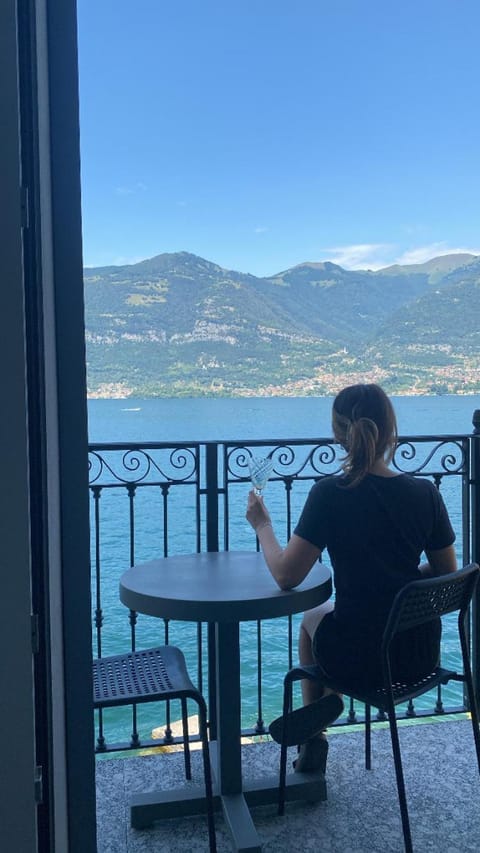 Day, People, Natural landscape, View (from property/room), Balcony/Terrace, Living room, Dining area, Guests, Lake view, Mountain view
