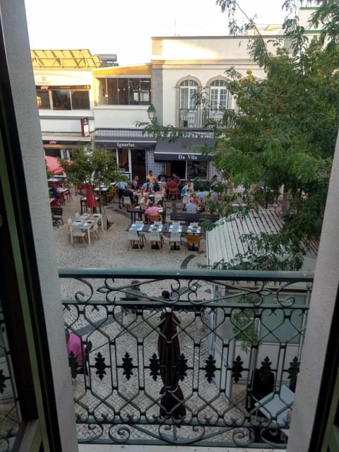 Restaurant/places to eat, Neighbourhood, City view