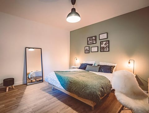 Bed, Bedroom