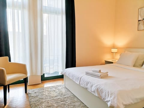 Bed, Photo of the whole room, Bedroom, towels