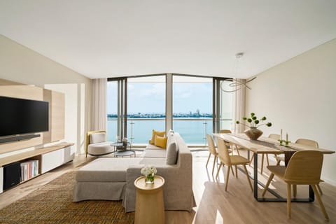 Living room, Dining area, Lake view