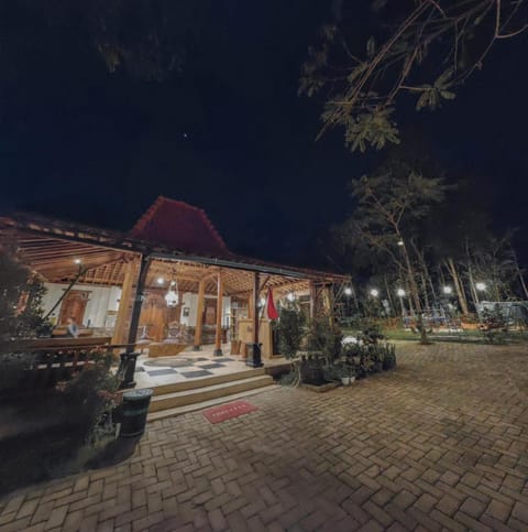 Property building, Night