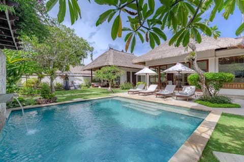 Garden, Garden view, Pool view, Swimming pool, sunbed