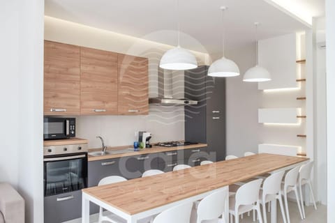 Kitchen or kitchenette, Dining area, dishwasher, minibar, pet friendly, stove