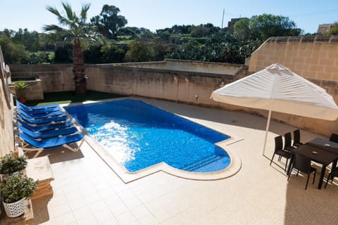 Centre Island Holiday Home with private pool and hot tub House in Malta