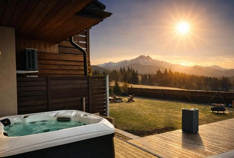 Nearby landmark, Natural landscape, Hot Tub, Mountain view, Sunset