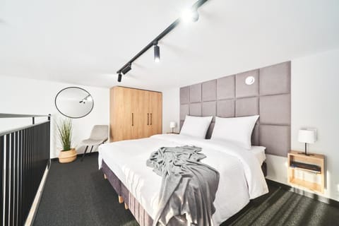 Bed, Photo of the whole room, Bedroom, fireplace, wardrobe