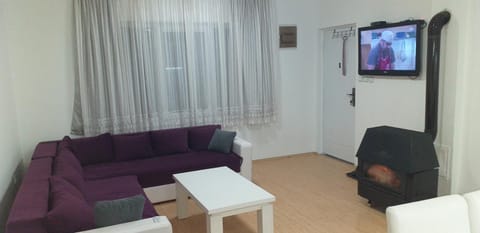 Communal lounge/ TV room, TV and multimedia, Living room, Seating area