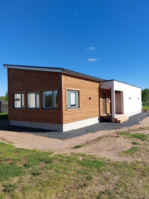 Property building, Day