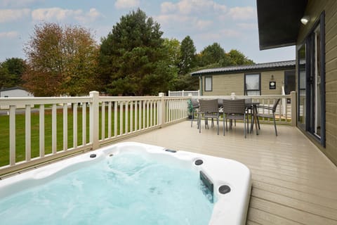 Property building, Patio, Hot Tub
