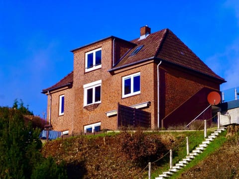 Ostseenahes Traumhaus am Kiel-Kanal in Schleswig-Holstein - Zum Ostseestrand in zehn Minuten House in Kiel