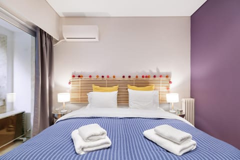 Bed, Bedroom, towels, air conditioner